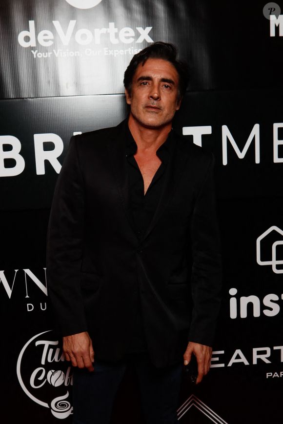 La rupture est la raison de leur retour à Paris, après sept années à vivre à La Réunion.

Exclusif - Grégory Basso (Greg le millionnaire) - Photocall de la soirée de Magali Berdah au théâtre Mogador à Paris le 8 octobre 2024.  Marc Ausset-Lacroix/Christophe Clovis/Bestimage