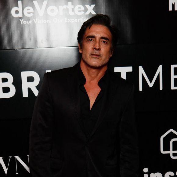 La rupture est la raison de leur retour à Paris, après sept années à vivre à La Réunion.

Exclusif - Grégory Basso (Greg le millionnaire) - Photocall de la soirée de Magali Berdah au théâtre Mogador à Paris le 8 octobre 2024.  Marc Ausset-Lacroix/Christophe Clovis/Bestimage