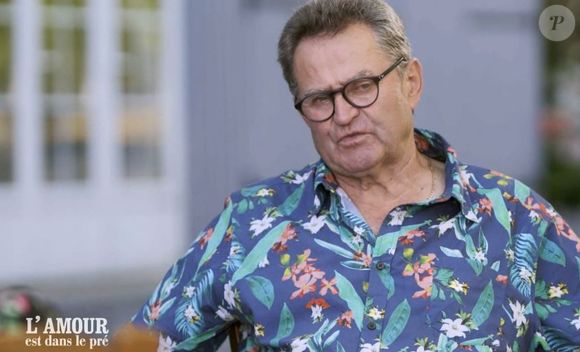 Mais l'histoire d'amour n'a pas duré.

Karine Le Marchand chez Gilles pour le tournage de son portrait de "L'amour est dans le pré" - émission diffusée sur M6