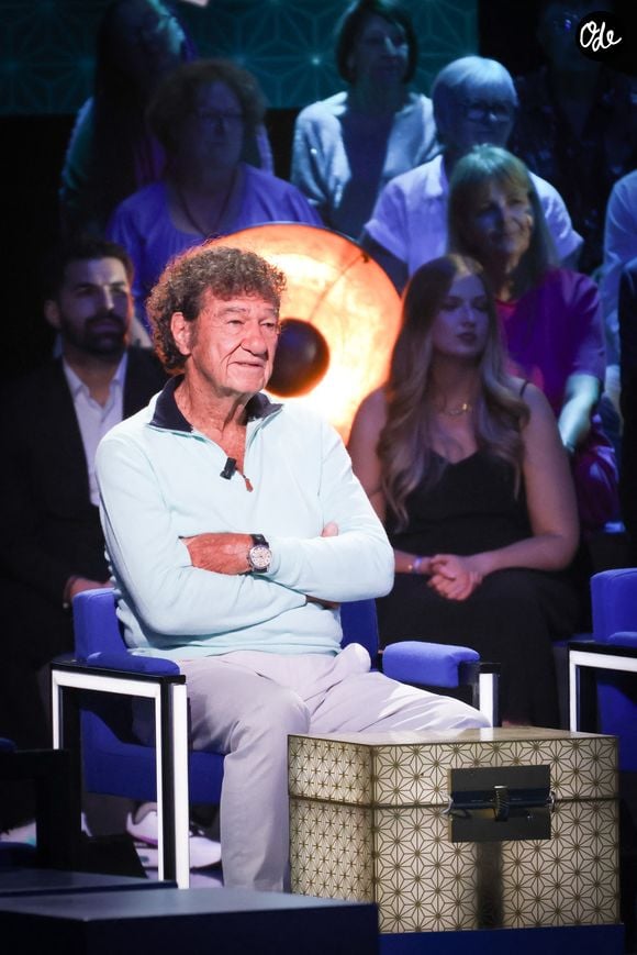 Exclusif - Robert Charlebois lors de l'enregistrement de l'émission "La Boîte à secrets", présentée par F.Bollaert et diffusée le 23 octobre sur France 3, à Paris, France, le 15 septembre 2026. © Jack Tribeca/Bestimage