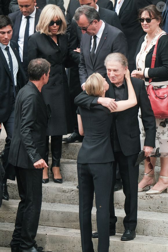 sa veuve Audrey Crespo-Mara et leur famille recomposée


Brigitte Macron, Michel Drucker, Audrey Crespo-Mara - Sorties des obsèques de Thierry Ardisson en l’église Saint-Roch de Paris, France, le 17 juillet 2025. © Bestimage