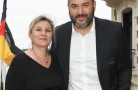 Bruce Toussaint raconte sa surprenante demande en mariage à sa femme Catherine sur le plateau de "On a du nouveau" (Novo 19).