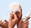 Les produits dits naturels ont eux aussi des limites : l'huile de coco ne blanchit pas vraiment, le charbon est abrasif et le bicarbonate de soude fissure l'émail 

Comment se blanchir les dents à domicile ?