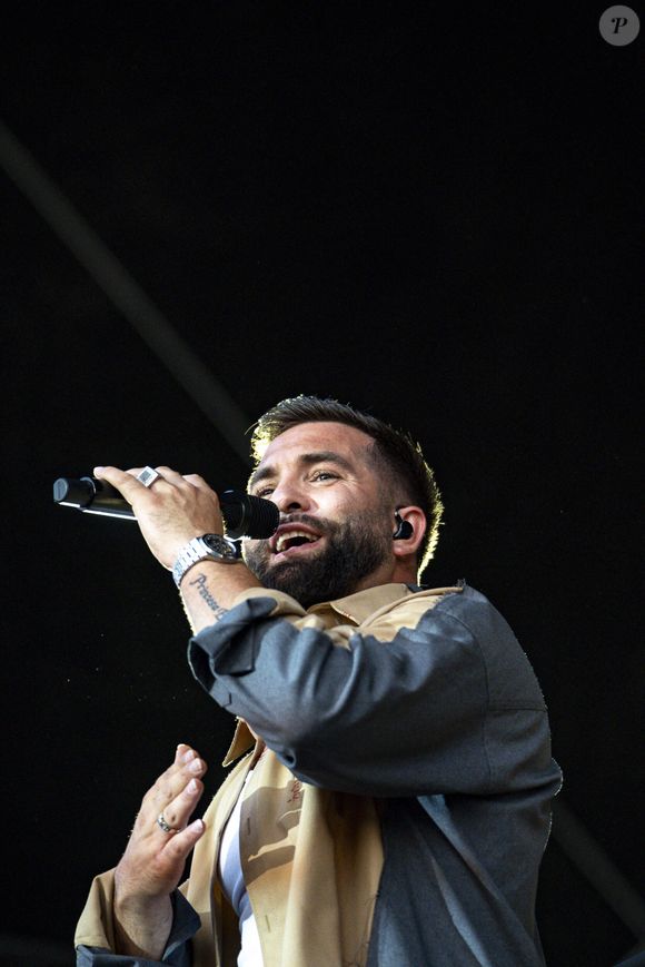 Kendji Girac en concert lors du festival de musique du Printemps de Perouges au Chateau de Saint-Maurice-de-Remens le 29 juin 2025. © Sandrine Thesillat / PsNewZ / Bestimage