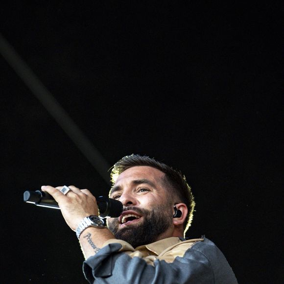 Kendji Girac en concert lors du festival de musique du Printemps de Perouges au Chateau de Saint-Maurice-de-Remens le 29 juin 2025. © Sandrine Thesillat / PsNewZ / Bestimage