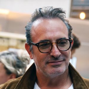 Jean Dujardin - Vernissage de l'exposition photos et du livre "La Boxe fait son cinéma" à l’hôtel Brach à Paris le 23 Septembre 2025. Ces clichés rendent hommage à plus de cinquante acteurs immortalisés dans des scènes où le noble art rencontre le 7ème art. © Denis Guignebourg/Bestimage