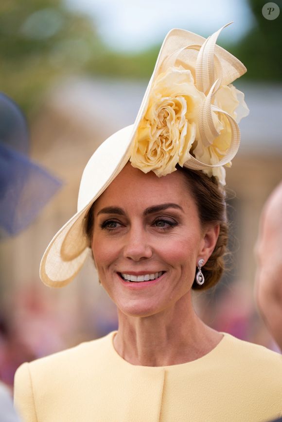 Elle portait non seulement les boucles d'oreilles qu'elle avait pour son propre mariage

Catherine (Kate) Catherine (Kate) Middleton, princesse de Galles, lors de la Royal Garden Party de Buckingham Palace à Londres, le 20 mai 2025. ALPHA AGENCY / BESTIMAGE
