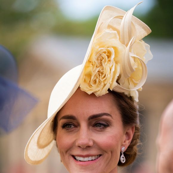 Elle portait non seulement les boucles d'oreilles qu'elle avait pour son propre mariage

Catherine (Kate) Catherine (Kate) Middleton, princesse de Galles, lors de la Royal Garden Party de Buckingham Palace à Londres, le 20 mai 2025. ALPHA AGENCY / BESTIMAGE