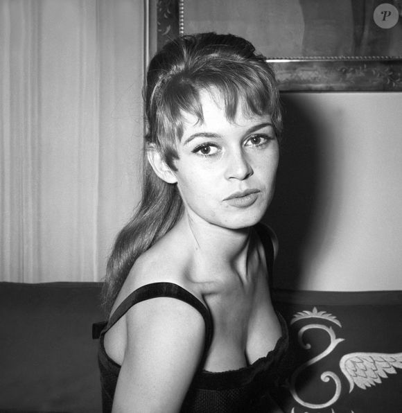 Brigitte Bardot dans l'atelier d'Emilio Federico Schuberth. 1955 Photo par © Mondadori Portfolio via ZUMA Press/ABACAPRESS.COM