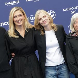 Benoît Carré, Julie Gayet, Isabelle Carré, Marie-France Brière - Arrivées au cinéma CGR lors de la 18ème édition du Festival du Film Francophone de Angoulême (FFA) le 27 août 2025.

© Coadic Guirec / Bestimage