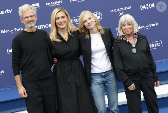 Benoît Carré, Julie Gayet, Isabelle Carré, Marie-France Brière - Arrivées au cinéma CGR lors de la 18ème édition du Festival du Film Francophone de Angoulême (FFA) le 27 août 2025.

© Coadic Guirec / Bestimage