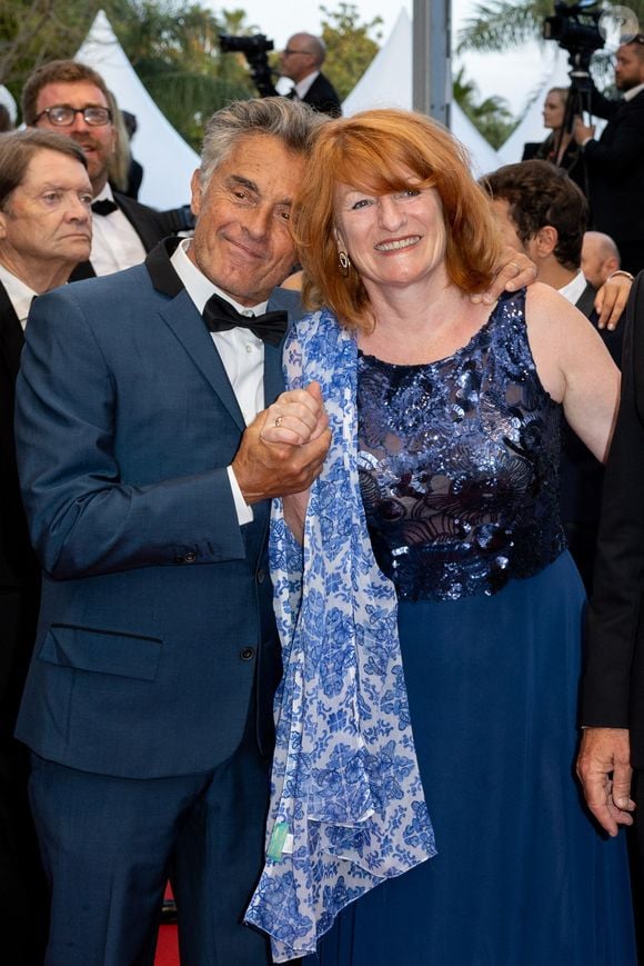 Ce dernier est mort dans un accident

Gérard Holtz et sa femme Muriel Mayette-Holtz - Montée des marches du film « Mascarade  » lors du 75ème Festival International du Film de Cannes. Le 27 mai 2022
© Olivier Borde / Bestimage