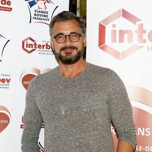 Aux commandes de l'émission "La Bonne Touche", de 10h à 12h

Olivier Minne - A l'occasion de la semaine du goût, les artisans bouchers de Paris Ile-de-France organisaient le dîner "Boeuf à la Mode" au restaurant Le Louchebem à Paris. Le 12 0ctobre 2017
Dominique Jacovides / Bestimage