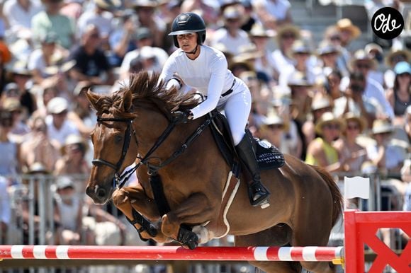 Penelope Leprevost sur Fair Play Margot lors du prix Eiffel Challenge présenté par Région Ile de France lors de la 12ème édition du Longines Paris Eiffel Jumping au pied de la Tour Eiffel sur le Champ-de-Mars à Paris, France le 21 juin 2026

© Perusseau / Veeren / Bestimage