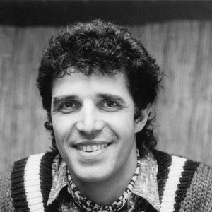 Reims (51). Julien Clerc, portrait dans les loges dans les annees 80 (1985 ?) - Photo by Jolyot M/ANDBZ/ABACAPRESS.COM