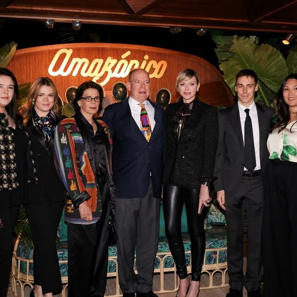 Un nouveau bonheur sur le Rocher : Louis Ducruet et Marie ont accueilli la petite Constance
Mélanie-Antoinette de Massy, Camille Gottlieb, la princesse Stéphanie, le prince Albert II de Monaco, la princesse Charlene, Louis Ducruet et sa femme Marie lors de l’inauguration du restaurant Amazonico Monte-Carlo à Monaco

© Claudia Albuquerque / Bestimage