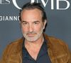 Pour protéger ses quatre enfants de ce fléau, Jean Dujardin refuse de tomber dans ce piège.

Jean Dujardin - Avant-première du film "Les rayons et les ombres au cinéma Pathé Wepler à Paris le 17 mars 2026. © Coadic Guirec/Bestimage