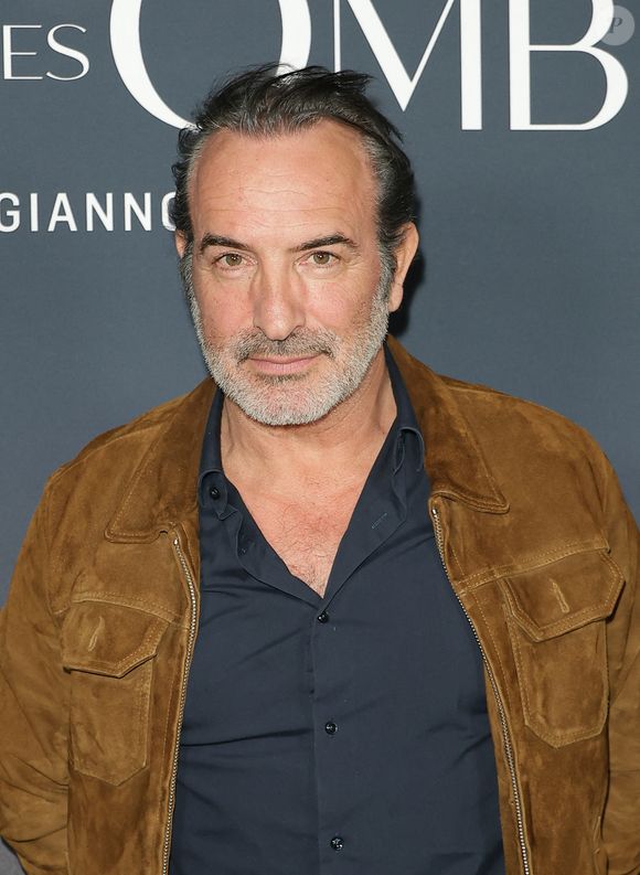 Pour protéger ses quatre enfants de ce fléau, Jean Dujardin refuse de tomber dans ce piège.

Jean Dujardin - Avant-première du film "Les rayons et les ombres au cinéma Pathé Wepler à Paris le 17 mars 2026. © Coadic Guirec/Bestimage