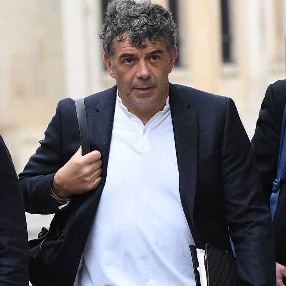 L'animateur et agent immobilier été reconnu coupable de "violences habituelles" sur une ancienne compagne.

Exclusif - Stéphane Plaza arrive à la Maison de la Chimie à Paris avec ses avocats pour donner une conférence de presse le 5 juin 2025.