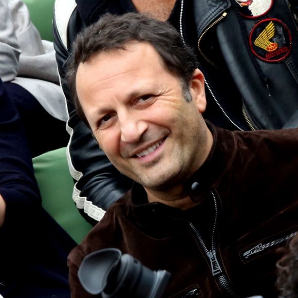 Arthur (Jacques Essebag) et sa compagne Mareva Galanter dans les tribunes de la finale homme des internationaux de France de Roland Garros à Paris le 5 juin 2016. © Moreau-Jacovides / Bestimage