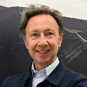 Stéphane Bern a changé de vie

Exclusif -  Stéphane Bern - Le prince Albert II de Monaco a visité l'exposition photographique de l'artiste Micheline Pelletier « Les Açores Un jardin sur l’Atlantique » présentée par L’Oeil en Seyne, organisée par Jacqueline Franjou, la présidente de la Villa Tamaris à la Seyne sur Mer© Bruno Bebert/Bestimage