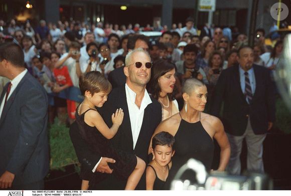 Bruce Willis, Demi Moore et leurs enfants à l'avant-première de "Striptease", à New York, en 1996.
Photo : Agence / Bestimage