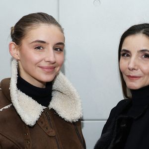 Exclusif - Clotilde Courau et sa fille Vittoria de Savoie lors du vernissage de l'exposition "Liaisons dangereuses & Métamorphoses" du créateur Elie Top, à Paris le 27 janvier 2025. 

© Denis Guignebourg/BestImage