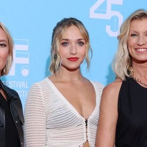 Audrey Lamy, Chloé Jouannet et Alexandra Lamy lors du photocall d'ouverture du Festival de la Fiction 2023 à La Rochelle le 12 septembre 2023 / Denis Guignebourg / Bestimage