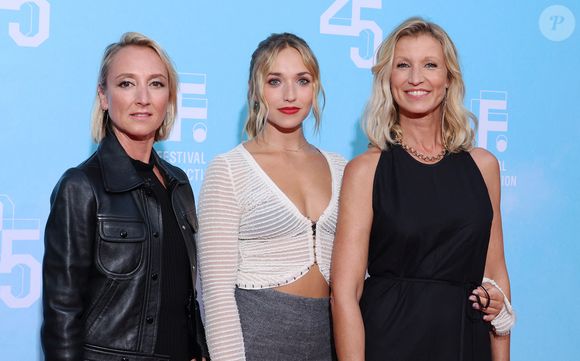 Audrey Lamy, Chloé Jouannet et Alexandra Lamy lors du photocall d'ouverture du Festival de la Fiction 2023 à La Rochelle le 12 septembre 2023 / Denis Guignebourg / Bestimage