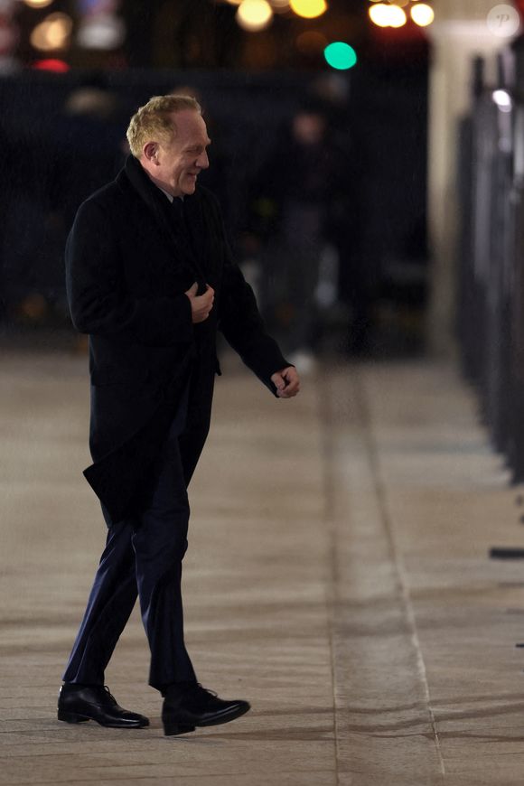 Selon lui, "Recruter est difficile. Alors quand on connaît déjà quelqu’un, on n’a pas de mauvaise surprise".

François-Henri Pinault - Arrivées à la cérémonie de réouverture de la cathédrale Notre-Dame de Paris, le 7 décembre 2024. Joyau de l’art gothique, lieu de culte et de culture, symbole universel de la France et de son histoire, la cathédrale de Notre-Dame de Paris rouvre ses portes les 7 et 8 décembre, cinq ans après le terrible incendie qui l’avait ravagée le 15 avril 2019. 
© Agence / Bestimage