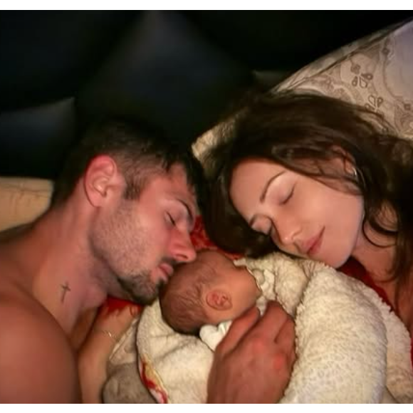 L'année 2025 a assurément comblé en tout point cette comédienne connue.

Elsa Bois et son compagnon Alexis sont devenus parents du petit Eden.