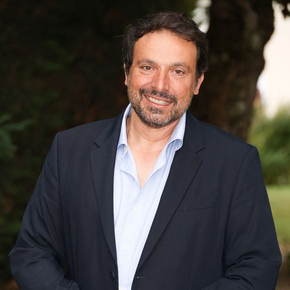 Interrogé en janvier 2020 sur cette histoire dans l'émission Je t'aime etc, il s'était vite retrouvé embarrassé.

Bruno Salomone - Photocall du film "Dans L'Ombre de Marlow" lors de la 17ème édition du Festival du Film Francophone de Angoulême (FFA). Le 28 août 2024 © Coadic Guirec / Bestimage