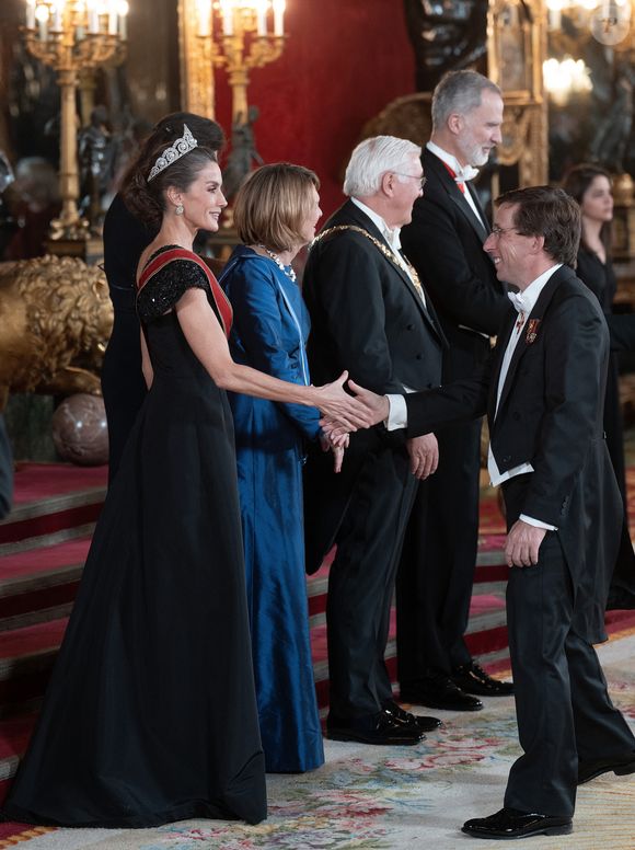 Le roi Felipe VI et la reine Letizia d'Espagne, accueillent Frank-Walter Steinmeier (Président fédéral de l'Allemagne) et sa femme Elke Budenbender pour un dîner de gala en leur honneur au palais royal à Madrid. Photo par LALO YASKY / BESTIMAGE