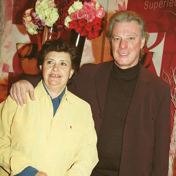 Dans un post Facebook publié en avril, elle évoquait les projets en cours 
Herbert Leonard et sa femme Cléo - Baptême du millésime des Bordeaux au pavillon Gabriel à Paris le 18 mars 2002