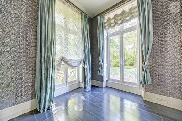 Exclusif - Située à Louveciennes, aux portes de Paris, sur le chemin des impressionnistes, cette belle demeure bourgeoise néo-classique, a été construite au milieu du XIXème siècle, appelée le "Domaine de Voisins", et ayant eu comme illustre propriétaire, Karl Lagerfeld. © Marc Ausset-Lacroix / Bestimage