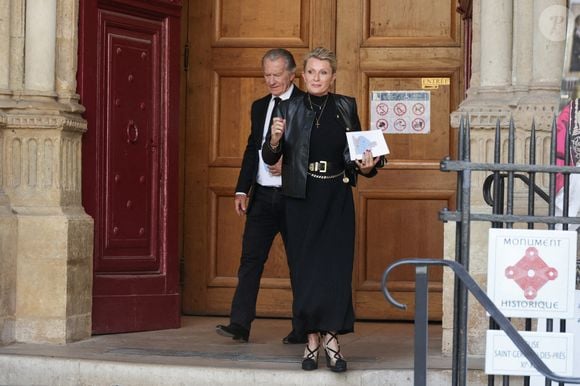 Sophie Davant et William Leymergie assistent aux obsèques de Philippe Labro à l'église Saint Germain des Prés à Paris, France, le 13 juin 2025. Philippe Labro, journaliste, auteur, réalisateur et compositeur prolifique, est décédé à l'âge de 88 ans des suites d'un cancer le 4 juin. Photo by Nasser Berzane/ABACAPRESS.COM