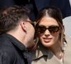 On l'aperçoit dans une chambre d'hôtel luxueuse ou lors d'un dîner romantique face à la Tour Eiffel.
Antoine Dupont et Iris Mittenaere en tribunes lors de la finale messieurs des Internationaux de France de Tennis de Roland Garros 2025, le 8 juin 2025.
Photo : Cyril Moreau / Bestimage