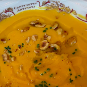 Les plats sont accompagnés de vins de la famille Antinori, dynastie viticole italienne emblématique.
Story Instagram