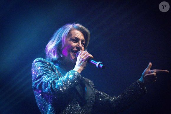 Lio - Les chanteurs de la tournée, les années 80, en concert au Phare à Chambéry le 25 novembre 2022. (Sandrine Thesillat / Panoramic / Bestimage).