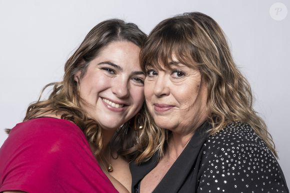 Exclusif - Charlotte Gaccio et sa mère Michèle Bernier - Studio - Enregistrement de l'émission "La chanson secrète", présentée par N.Aliagas et diffusée le 29 décembre sur TF1
© Guillaume Gaffiot-Cyril Moreau / Bestimage