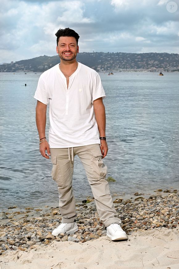 Exclusif - Kev Adams - Backstage et rendez-vous  jour 2 - Enregistrement de l'émission "L'humour à la plage" pour le 1er festival de Juan les Pins à la pinède Gould le 5 juillet 2024.
Bruno Bebert-Jean-René Santini / Bestimage