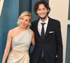 Sienna Miller annonce la naissance de son troisième enfant lors d’une interview à E! News.

Sienna Miller et Oli Green au photocall de la soirée "Vanity Fair" lors de la 94ème édition de la cérémonie des Oscars à Los Angeles
© imageSPACE via Zuma Press/Bestimage