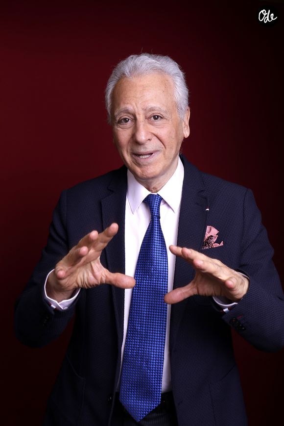 Pierre Dukan conseille de profiter de la fraîcheur de l'eau pour augmenter la dépense énergétique.

Portrait de Pierre Dukan