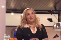 Marilou Berry invitée sur le plateau "En Aparté" le 8 avril 2025, la comédienne se livre sur sa maman Josiane Balasko.