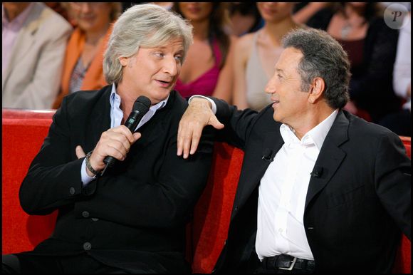 "Il est dans la vie le contraire de son image publique, sensible et délicat", a-t-il dit

Patrick Sébastien et Michel Drucker sur le plateau de "Vivement dimanche" © Guillaume Gaffiot/Bestimage