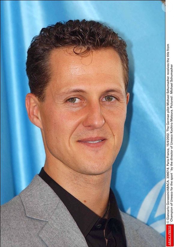 Depuis, les informations sur son état de santé sont quasi inexistantes

© Giancarlo Gorassini/ABACA.. Paris-France, 15/4/2002. Le pilote allemand Michael Schumacher reçoit le titre de 'Champion de l'Unesco pour le sport' par le directeur de l'Unesco Kochiro Matsura. Photo : Michael Schumacher