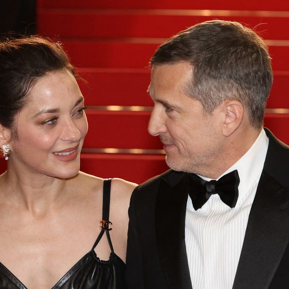 Marion Cotillard et Guillaume Canet - Descente des marches du film « Karma » lors du 79ème Festival International du Film de Cannes, le 15 mai 2026. © Jacovides-Moreau / Bestimage