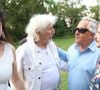 "La France vous dit merci pour avoir mis des chevaux dans nos rêves et de la fraternité dans vos chansons", lui a notamment déclaré le président de la République.

Hugues Aufray et sa femme Murielle, Gilbert Montagné et sa femme Nikole - ⁠Damien Nougarède reçoit des mains de Rachida Dati les insignes de Chevalier dans l’ordre des Arts et Lettres, lors d’une cérémonie organisée dans la salle des mariages de la mairie du 7ème arrondissement à Paris le 15 juillet 2026. © Alain Guizard/Bestimage
