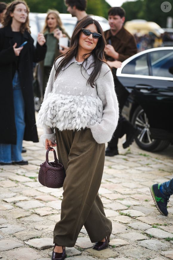 “On me parlait en arabe, on me disait machin… et donc je souriais bêtement et je disais : ‘Ouais, ouais, ouais…’ et en fait j’ai compris l’erreur”, conclut-elle

Geraldine Nakache au défilé Loewe Collection Femme Prêt-à-Porter Printemps/Eté 2025 lors de la Fashion Week de Paris (PFW) le 27 septembre 2024.

© Lucia Sabatelli / Bestimage