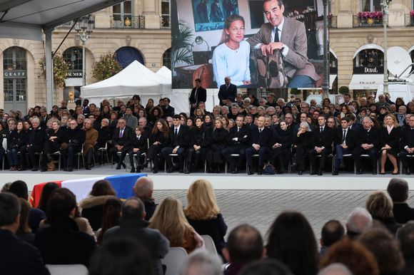 La famille et les proches, Benjamin Badinter, Simon Marcel Badinter, Judith Badinter, Elisabeth Badinter, le président de la République Emmanuel Macron, Gabriel Attal ( Premier ministre), Gérard Larcher (Président du Sénat), Yaël Braun-Pivet, François Hollande - Hommage national à Robert Badinter devant le ministère de la Justice sur la place Vendôme à Paris le 14 février 2024.
© Dominique Jacovides/Bestimage